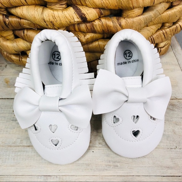 NEW BABY WHITE BOW MOCCASINS - Picture 1 of 4